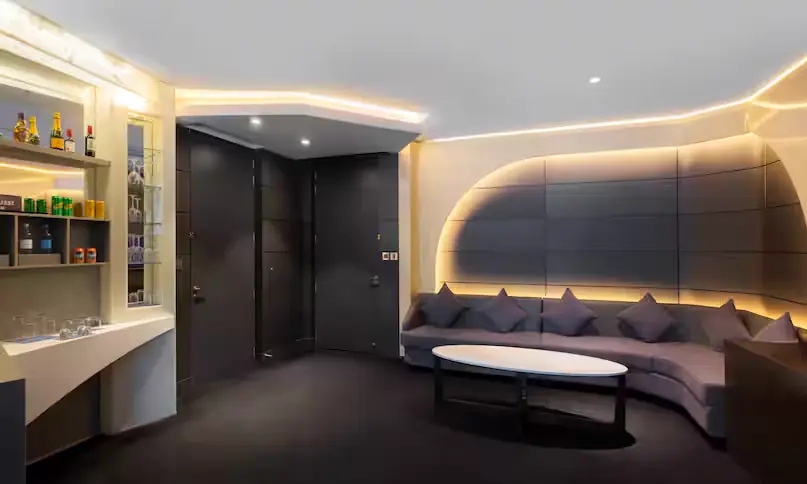Round Bed Vantage Suite