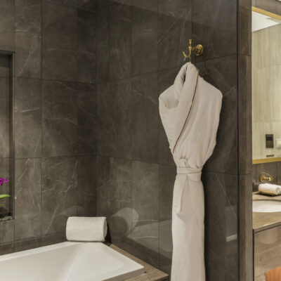 Lady Astor Suite bathroom